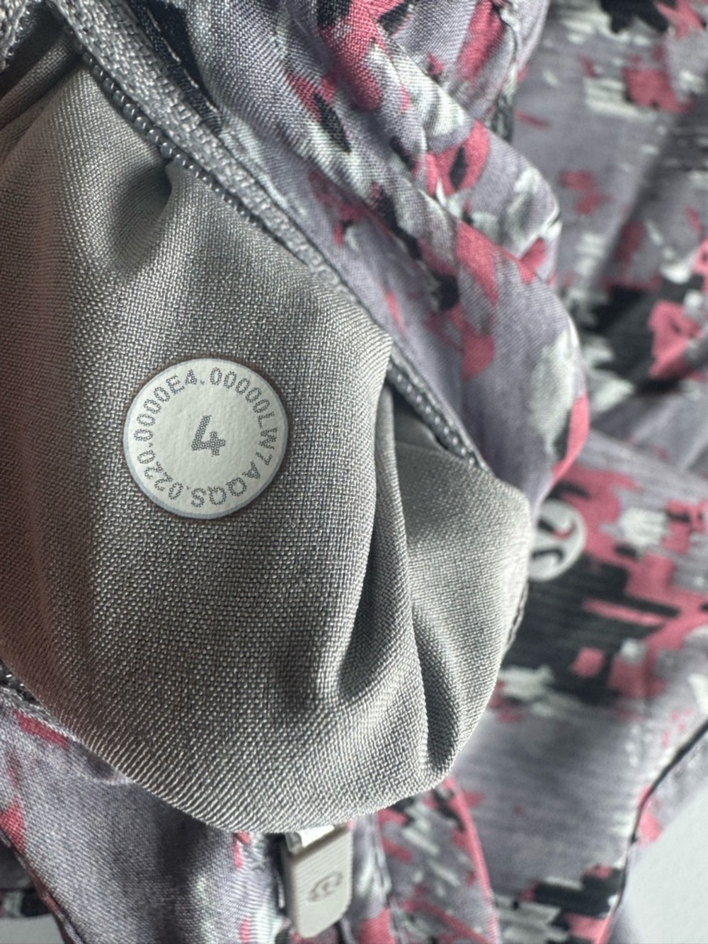 Lululemon x Peloton Tracker V-4 Shorts In The Floral Flux Multiway/ Raceway SZ 4 - Picture 8 of 10